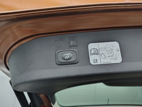 Used 2017 Ford Escape Titanium FWD image 19