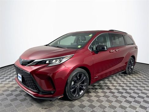 Used 2021 Toyota Sienna XSE image 2