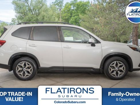 Used 2023 Subaru Forester Premium AWD/4WD image 1