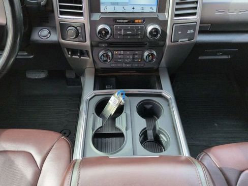 Certified 2017 Ford F350 Platinum w/ Platinum Ultimate Package image 20