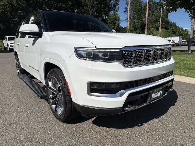 Used 2022 Jeep Grand Wagoneer Series III w/ Rear Seat Video Group 1 AWD/4WD image 1