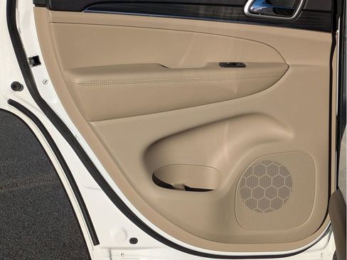 Used 2019 Jeep Grand Cherokee Limited w/ Luxury Group II image 21