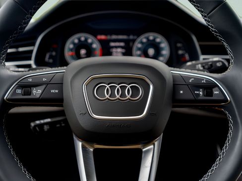 Used 2025 Audi Q7 3.0T Prestige AWD/4WD image 11