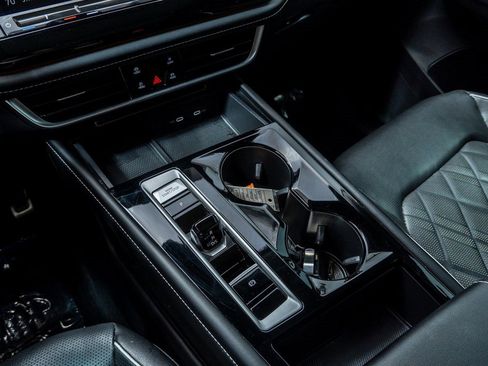 Used 2024 Volkswagen Atlas SEL Premium R-Line image 20