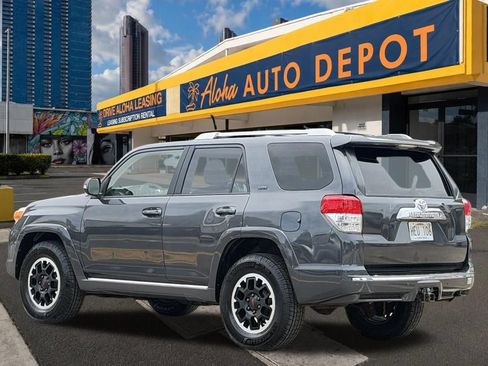 Used 2013 Toyota 4Runner SR5 AWD/4WD image 3