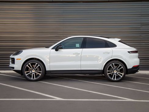 Certified 2024 Porsche Cayenne Coupe AWD/4WD image 2