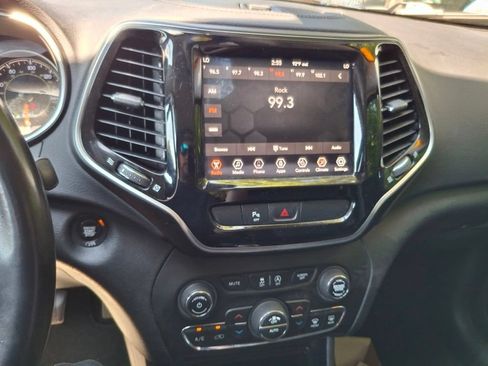 Used 2019 Jeep Cherokee Limited w/ Trailer Tow Group AWD/4WD image 8