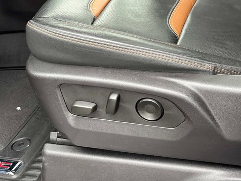 Used 2024 GMC Sierra 1500 AT4 w/ Technology Package image 30