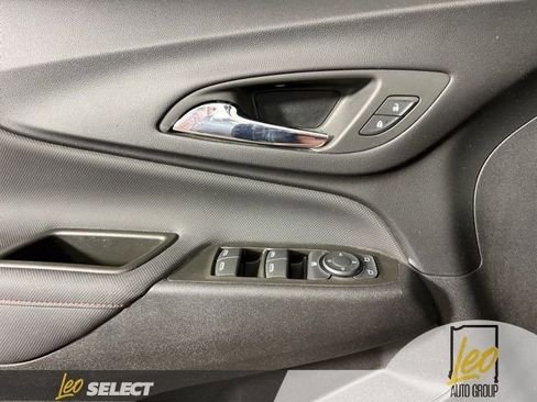 Used 2023 Chevrolet Equinox RS FWD image 28