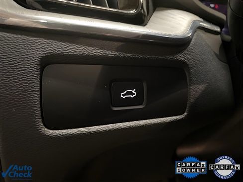 Used 2025 Volvo XC60 B5 Plus image 29