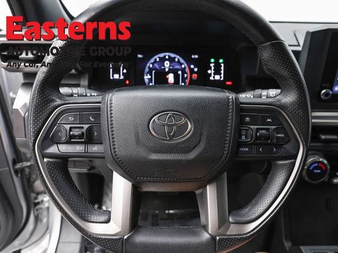 Used 2025 Toyota 4Runner SR5 AWD/4WD image 10