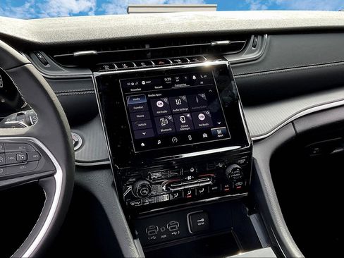 New 2025 Jeep Grand Cherokee 4WD image 7