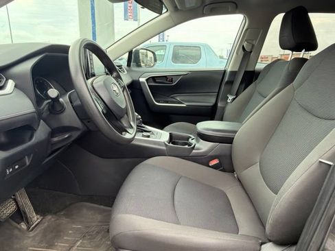 Used 2021 Toyota RAV4 LE AWD/4WD image 16