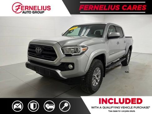 Used 2018 Toyota Tacoma SR5 AWD/4WD image 3