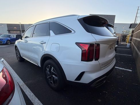 Used 2023 Kia Sorento EX image 4