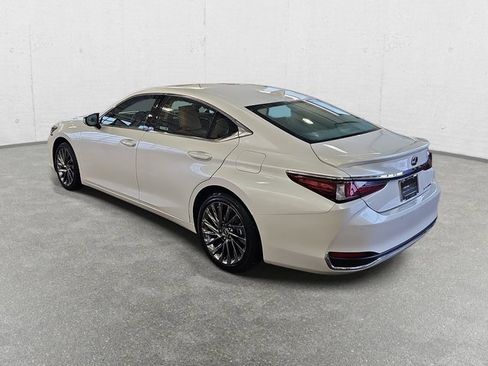 Certified 2025 Lexus ES 300h Ultra Luxury w/ Accessory Package (Z2) image 7