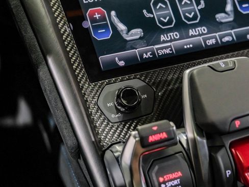 Used 2024 Lamborghini Urus Performante image 26