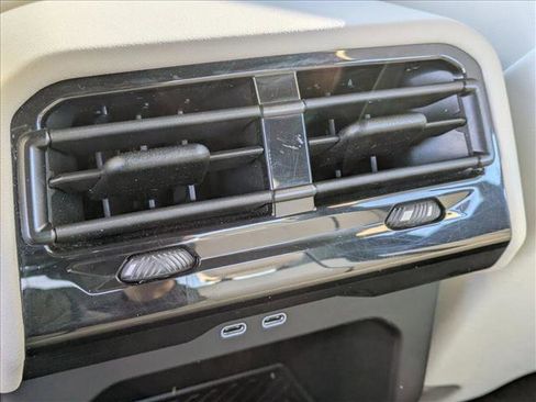 Used 2025 BMW i5 xDrive40 w/ Premium Package image 18