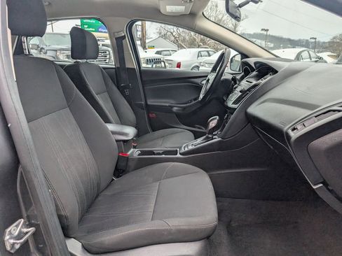 Used 2017 Ford Focus SE w/ Cold Weather Package FWD image 20