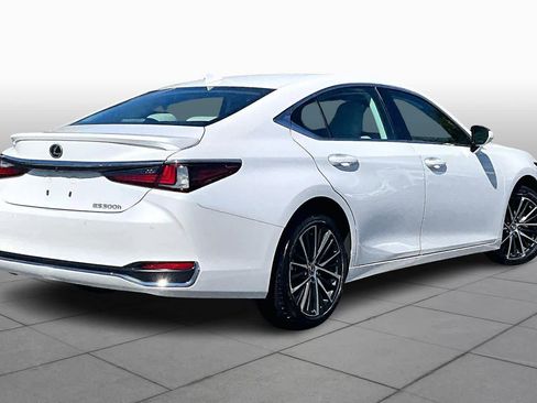 Used 2025 Lexus ES 300h w/ Premium Package image 12