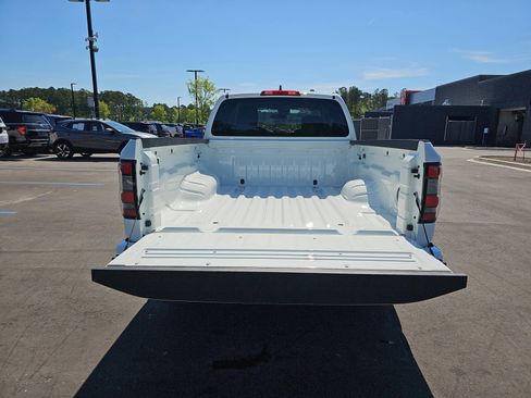 Used 2025 Nissan Frontier SV image 13