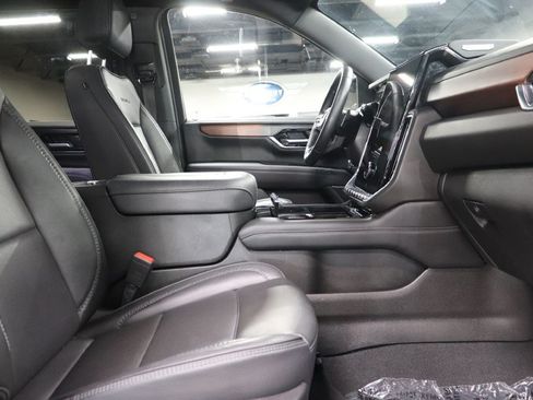 Used 2025 GMC Yukon Denali AWD/4WD image 26