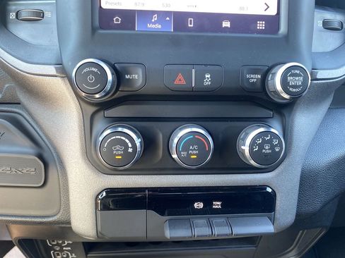 Used 2024 RAM 2500 Tradesman w/ Chrome Appearance Group image 16