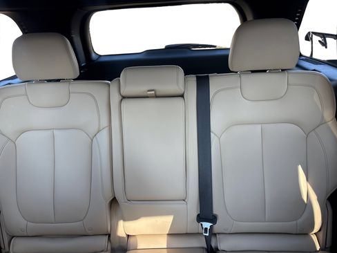 Used 2024 Jeep Grand Cherokee Limited image 17