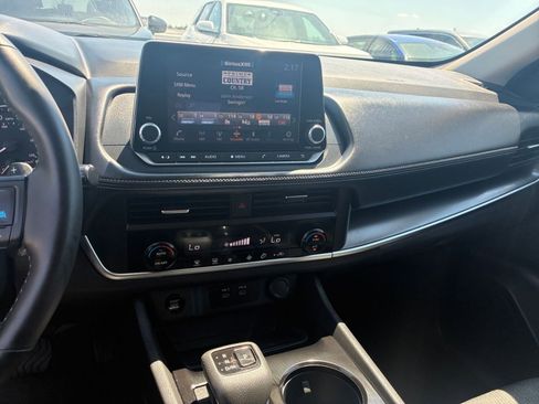 Used 2025 Nissan Rogue SV AWD/4WD image 17