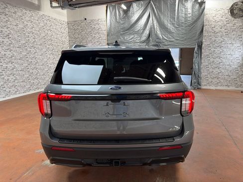 Used 2025 Ford Explorer ST-Line w/ ST-Line Street Pack AWD/4WD image 6