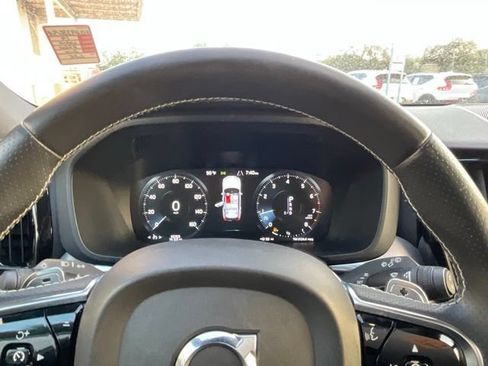 Used 2019 Volvo XC60 T5 R-Design FWD image 17
