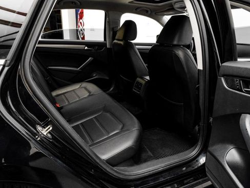 Used 2015 Volkswagen Passat TDI SE FWD image 40