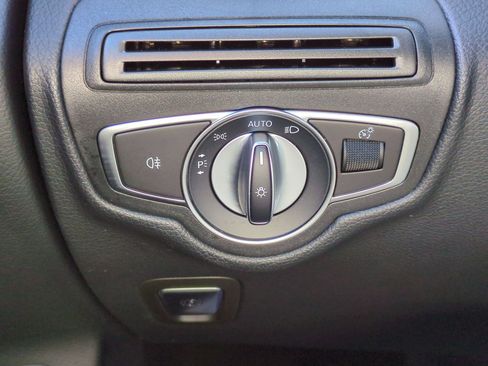 Used 2020 Mercedes-Benz GLC 300 4MATIC image 17