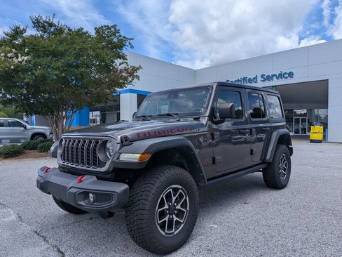Used 2024 Jeep Wrangler Unlimited Rubicon AWD/4WD image 4
