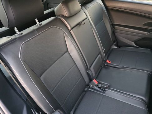 Used 2021 Volkswagen Tiguan SE w/ Panoramic Sunroof Package image 28