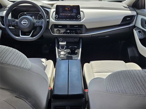 Used 2023 Nissan Rogue SV image 8