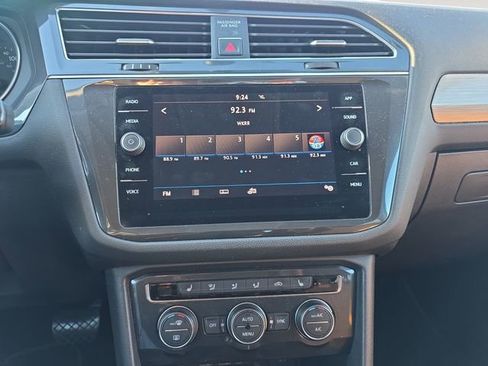 Used 2018 Volkswagen Tiguan SE image 10