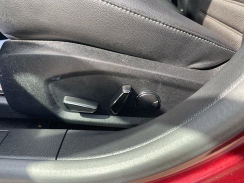 Used 2017 Ford Fusion SE w/ Equipment Group 201A image 23