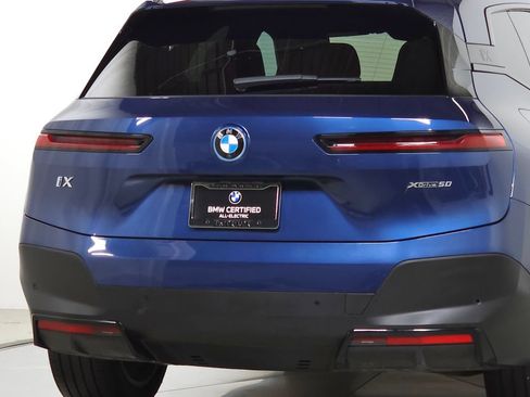 Used 2024 BMW iX xDrive50 w/ Convenience Package AWD/4WD image 11