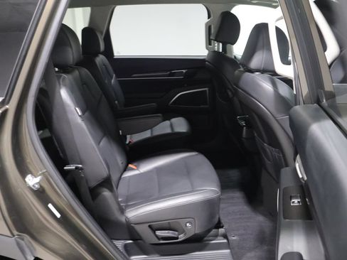 Used 2025 Kia Telluride S AWD/4WD image 19