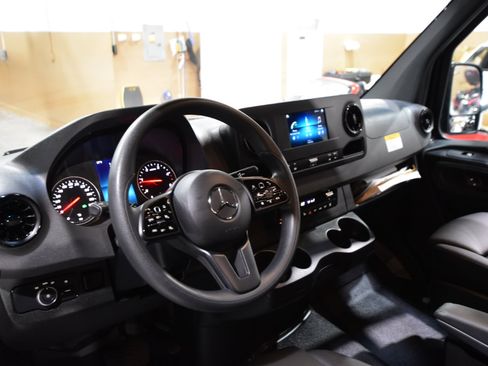 Used 2023 Mercedes-Benz Sprinter 2500 image 17