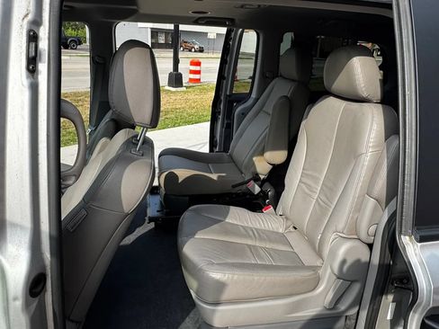 Used 2012 Kia Sedona EX w/ Luxury Pkg FWD image 18