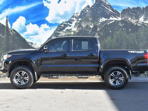 Used 2019 Toyota Tacoma TRD Sport image 7