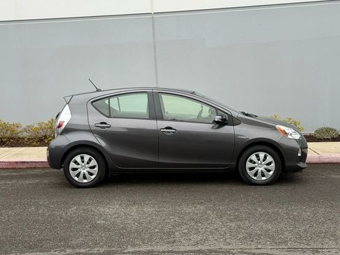 Used 2014 Toyota Prius C One image 6