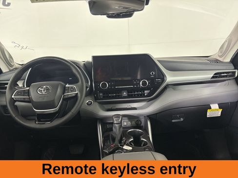 Used 2024 Toyota Highlander Platinum image 23