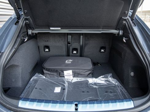 Used 2025 Porsche Taycan 4 Cross Turismo image 32