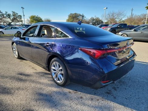 Used 2021 Toyota Avalon XLE image 7