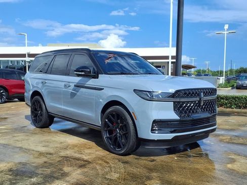 New 2025 Lincoln Navigator Reserve w/ Jet Appearance Package AWD/4WD image 14
