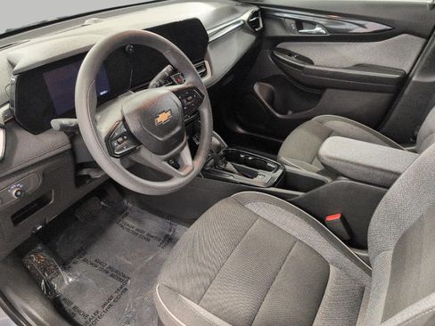 Used 2025 Chevrolet TrailBlazer LT AWD/4WD image 9
