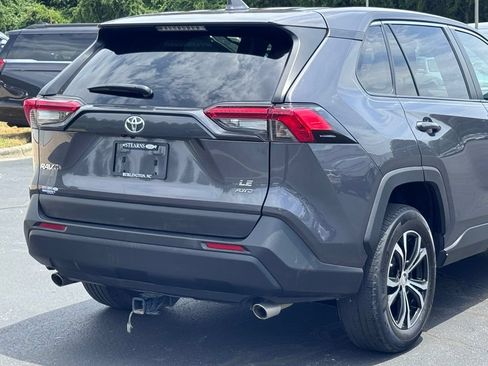 Used 2022 Toyota RAV4 LE AWD/4WD image 36